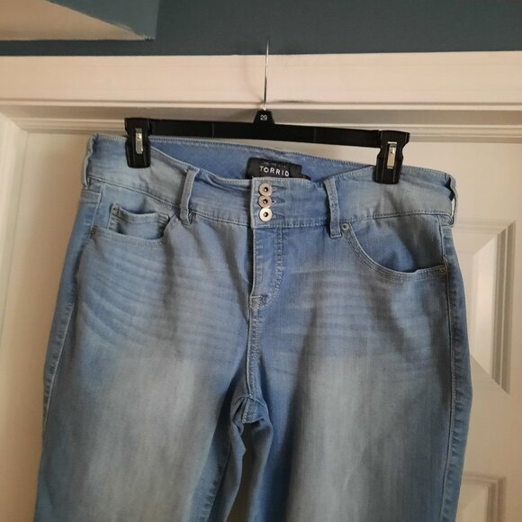 Torrid Jeans Womens 18 Skinny Jegging Mid Rise Premium Stretch Denim‎ - Picture 3 of 11